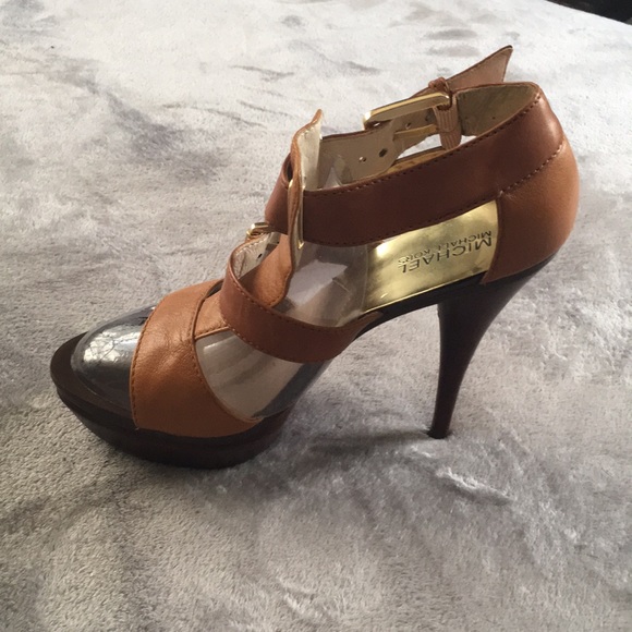 Michael Kors platform sandal - Picture 3 of 3